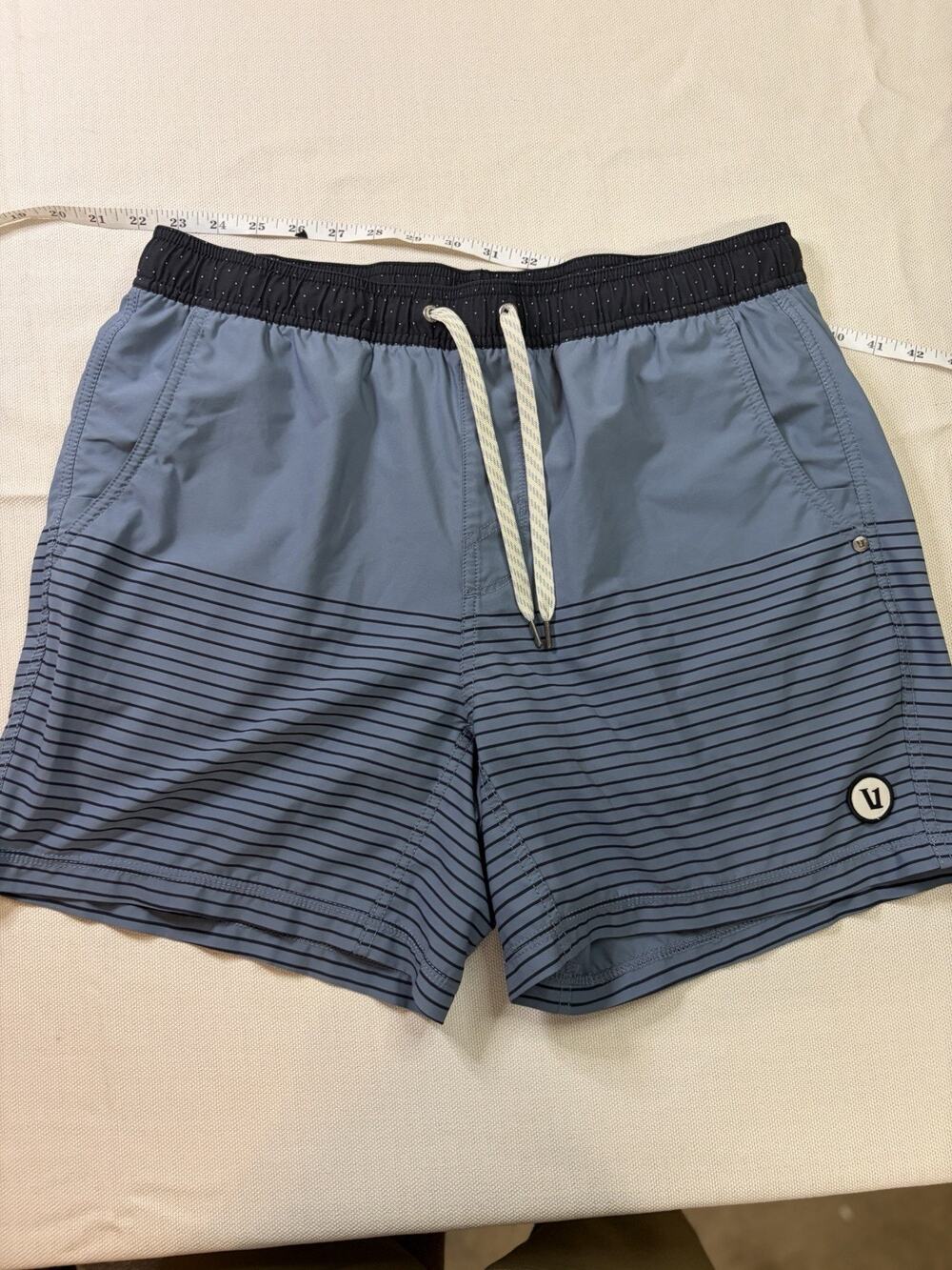 Vuori Cruise Boardshorts Men’s Large Blue Stripe Swim Surf Quick Dry Shorts